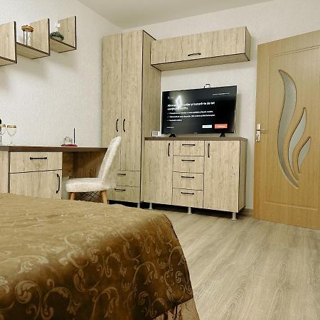 Studio 63 Petroşani Exterior foto